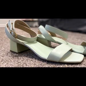 Brand New Ann Taylor Celeste Cross Strap Leather Block Heel Sandals